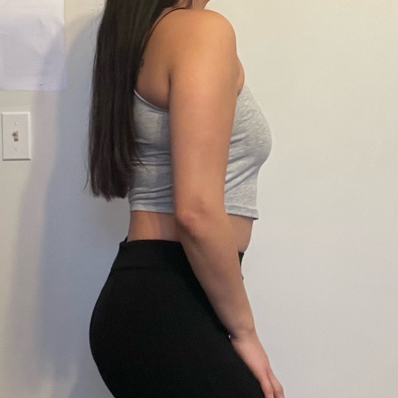 🎸 Guns N’ Roses Gray Halter Crop Tank – Size 4 🎸 - Picture 3 of 9